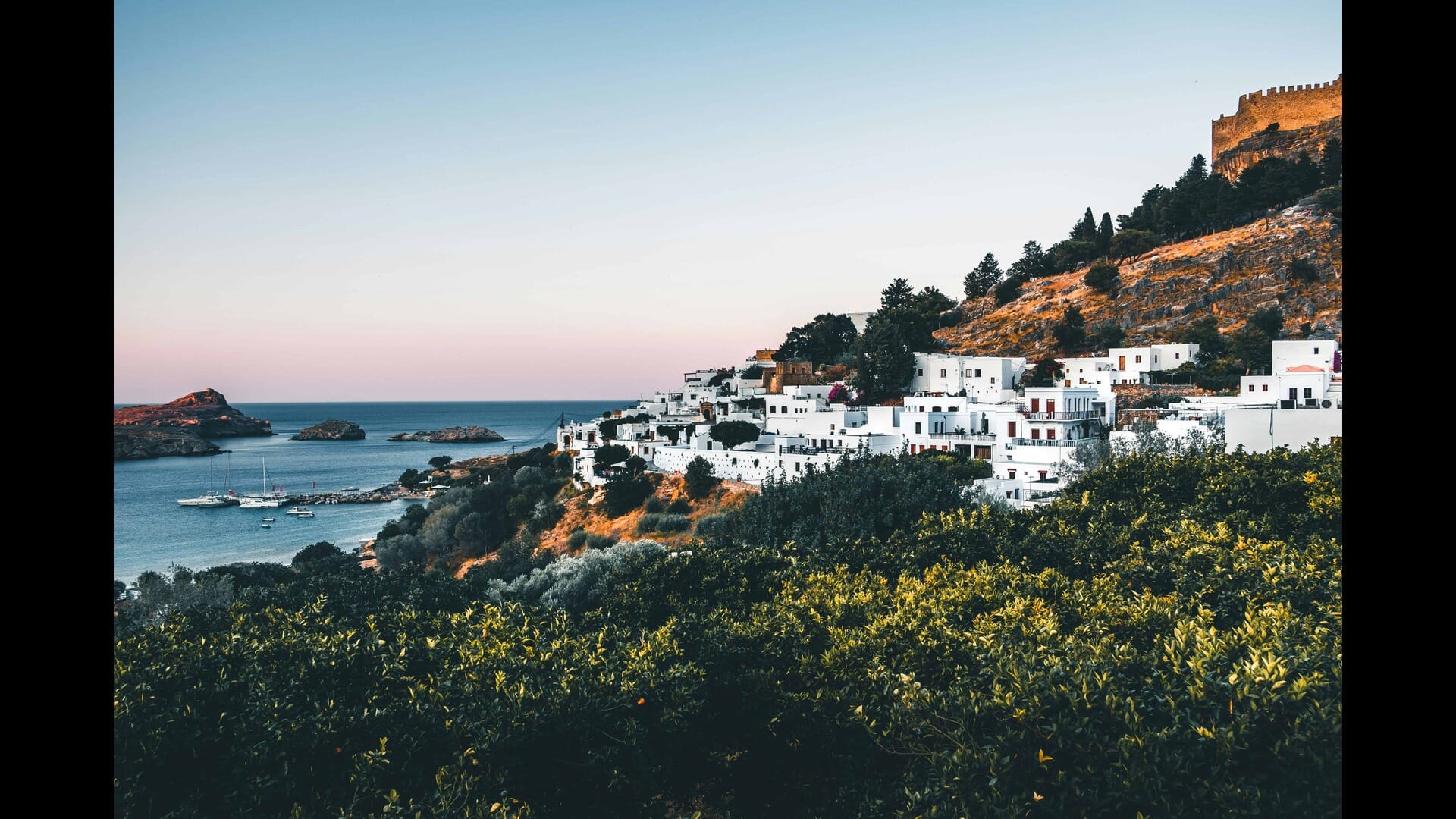 Exploring the Greek Street Food Scene: A Culinary Journey Through Greece